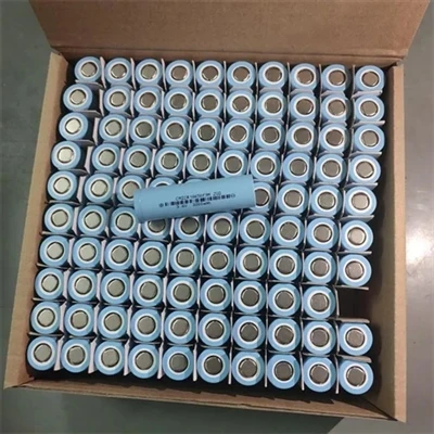 V Francijo pošljemo 6000 kosov 18650 3.6 V 3200 mAh Li-Ion baterij za polnjenje.